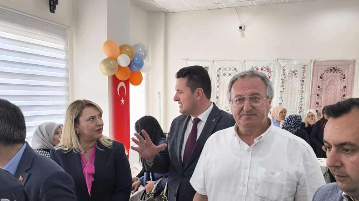 Hayat boyu öğrenme haftası etkinlikleri kapsamında halk eğitim sergimizi açtık. 